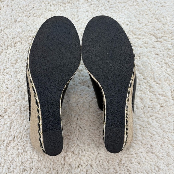 Karl Lagerfeld Paris Carina Leather Embossed Wedge Sandals Black Size 7.5M - Picture 5 of 6